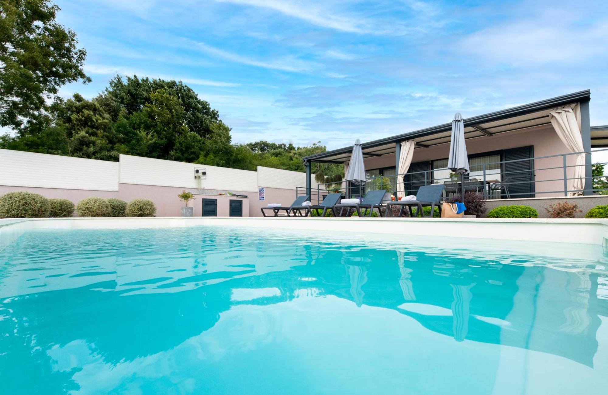 Vila Jolanda โรวีน ภายนอก รูปภาพ